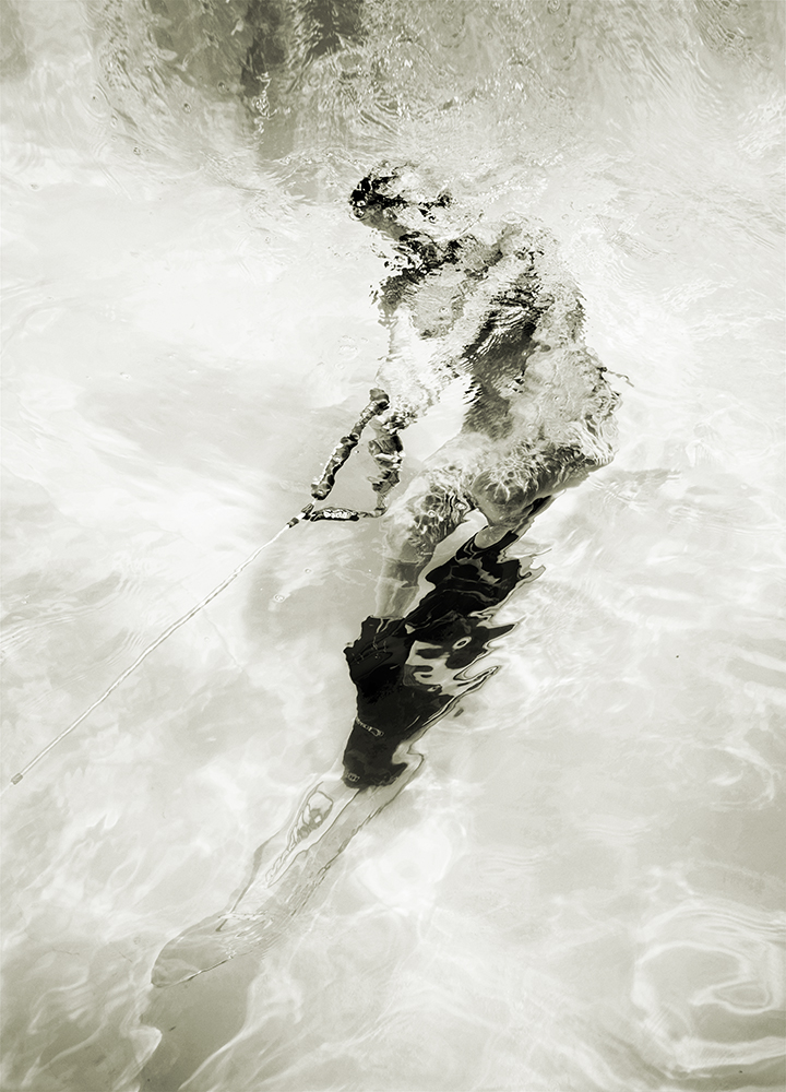 Девушка на лыже